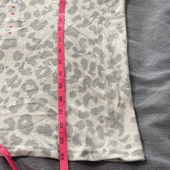 Old Navy Womens Animal Print Long Sleeve Cozy Oversized Soft Top Sweater Size M - Picture 9 of 11